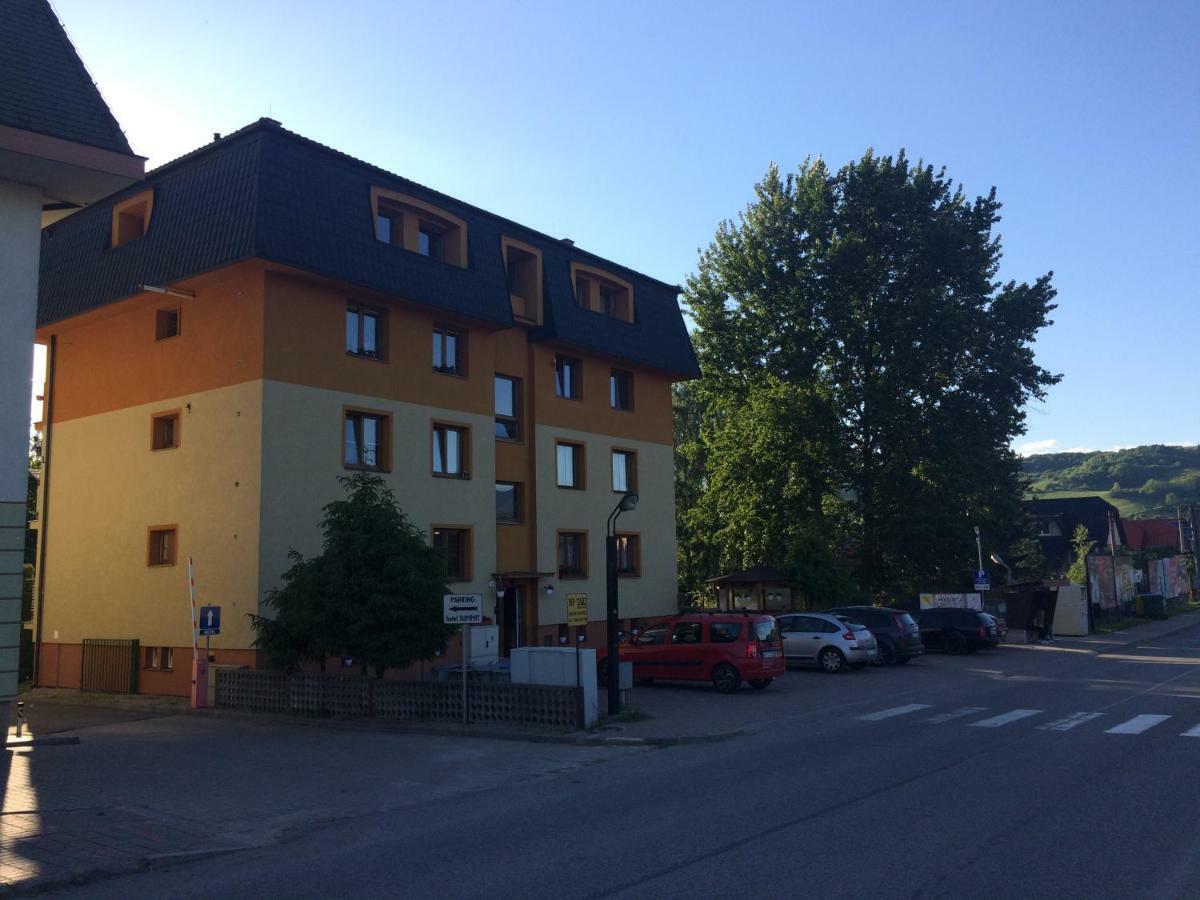 Beska Lägenhet Bešeňová Exteriör bild